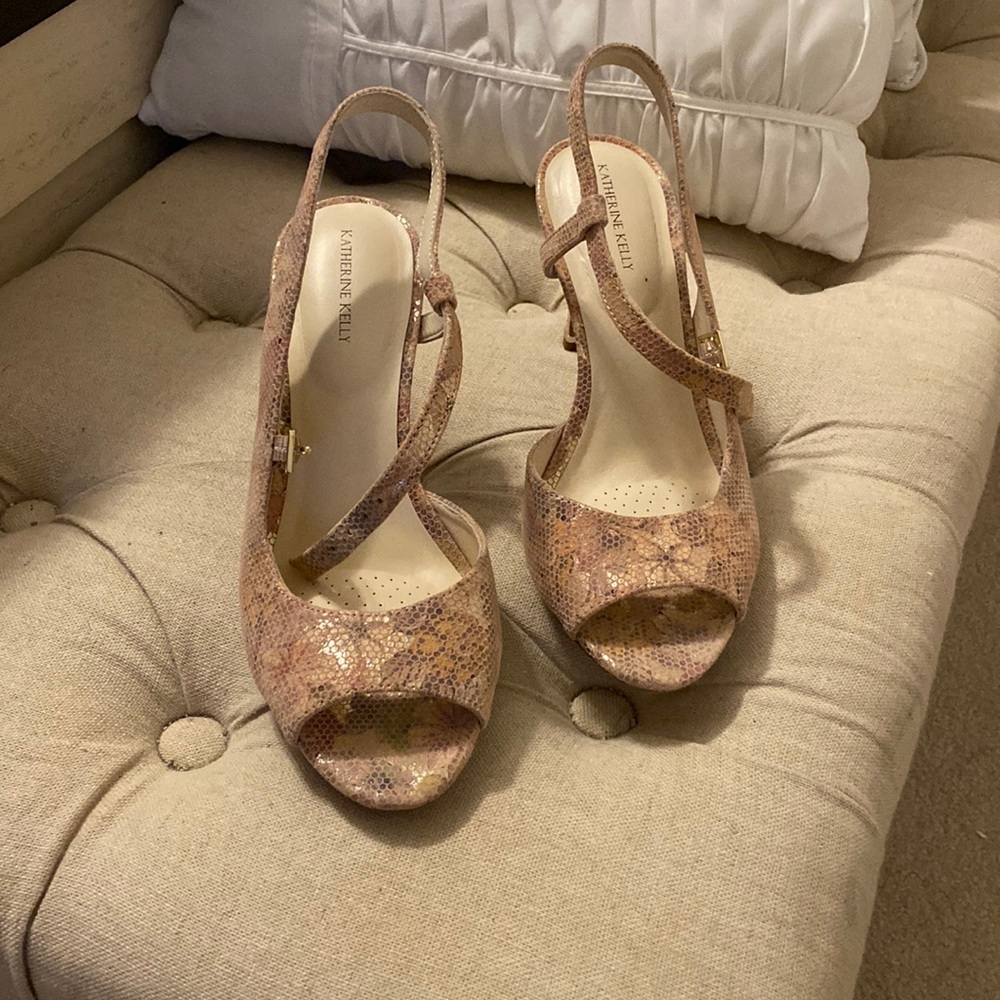 2” Stiletto heels Size 7 with light pink floral design.